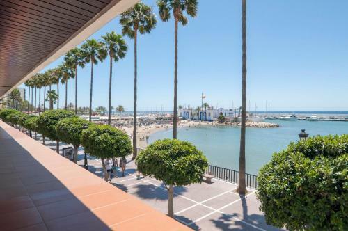 Eden Roc Beachfront Apartments