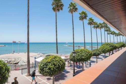 Eden Roc Beachfront Apartments