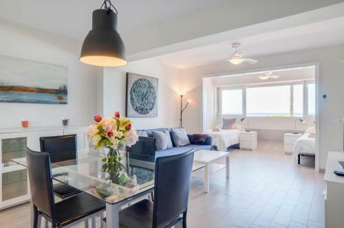 Eden Roc Beachfront Apartments