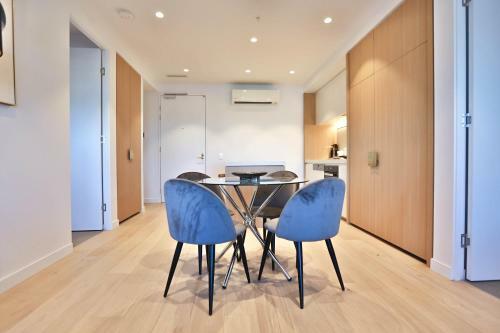 Box Hill Central Sky One Apartment