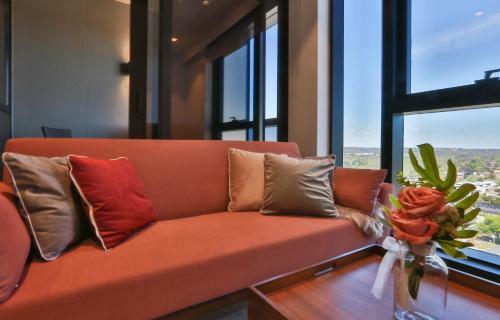Box Hill Central Sky One Apartment
