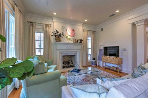 Luxe Fairhope Home - Short Walk To The Beach!