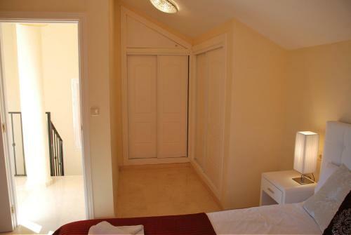 Fantastic Sea And Golf View Apartment