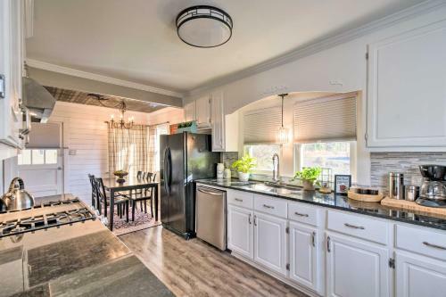 Modern Florence Getaway With Patio And Grill!