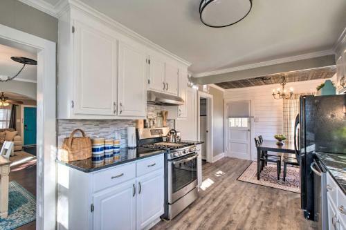 Modern Florence Getaway With Patio And Grill!