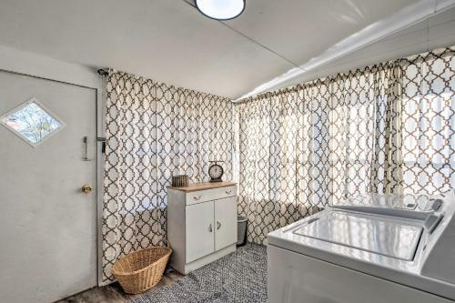 Modern Florence Getaway With Patio And Grill!