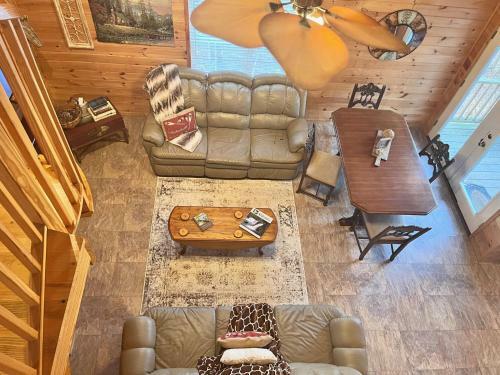 Peaceful Hideaway Treehouse At Little River Canyon