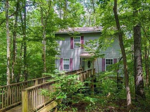 Peaceful Hideaway Treehouse At Little River Canyon