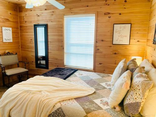 Peaceful Hideaway Treehouse At Little River Canyon