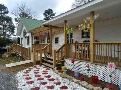 Peaceful Hideaway Treehouse At Little River Canyon