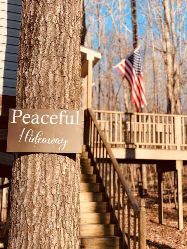 Peaceful Hideaway Treehouse At Little River Canyon