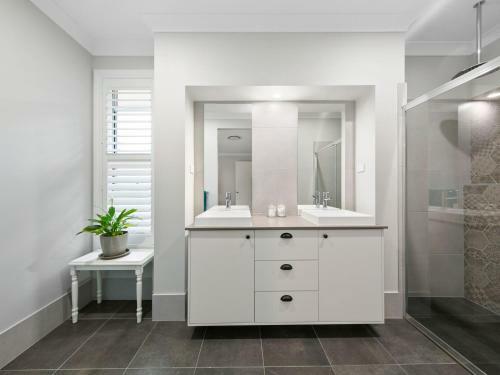 Huntlee Pool Luxe House