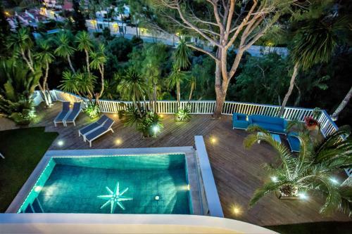 Luxury Villa With Swimming Pool And Jacuzzi