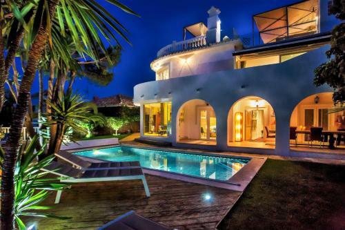 Luxury Villa With Swimming Pool And Jacuzzi