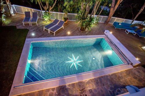 Luxury Villa With Swimming Pool And Jacuzzi