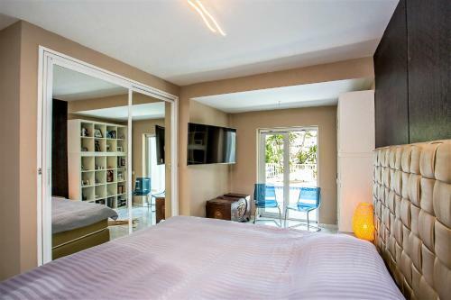 Luxury Villa With Swimming Pool And Jacuzzi