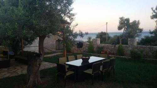 Hostal Guest House Dhermi
