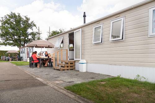Camping De Binnenvaart Superior Chalet