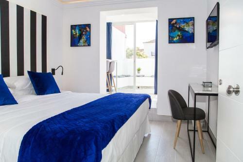 Hostal Seven Golden Mile