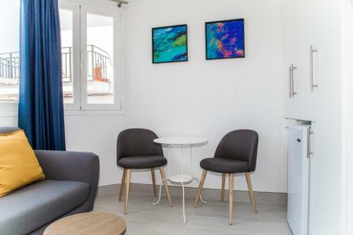 Hostal Seven Golden Mile
