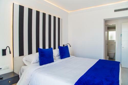 Hostal Seven Golden Mile