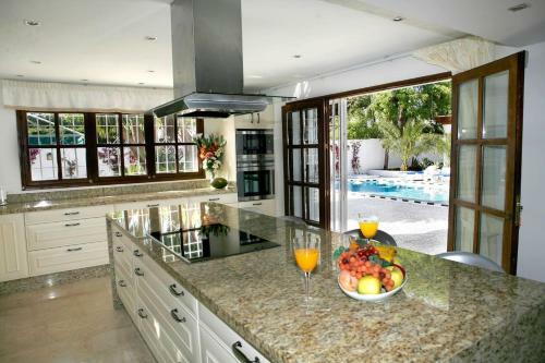 Exclusive Villa Las Palmeras Puerto Banus, Marbella, Spain