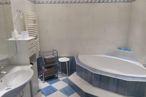 Hotel Restaurant B�ck "roter Hahn"