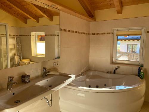 Hostal Sonnleiten - Guggerhof - Villa Sonnenwies