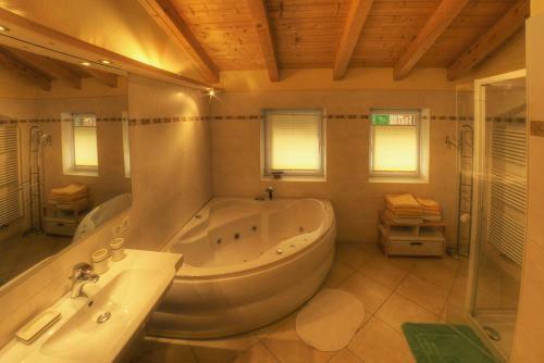 Hostal Sonnleiten - Guggerhof - Villa Sonnenwies