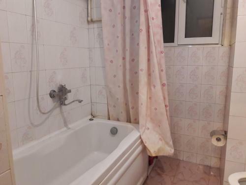 Guiet Center Apartment