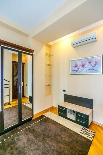 Apartment On Center Targovi