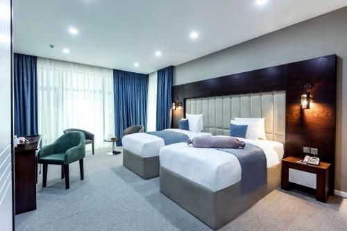 Parallel Hotel