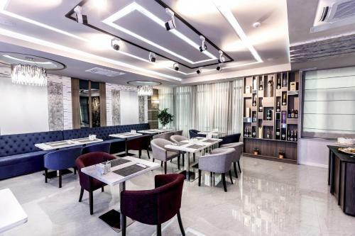 Parallel Hotel