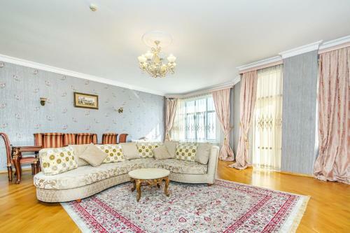 Sea View Apartment On Near Shah Palace
