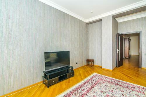 Sea View Apartment On Near Shah Palace