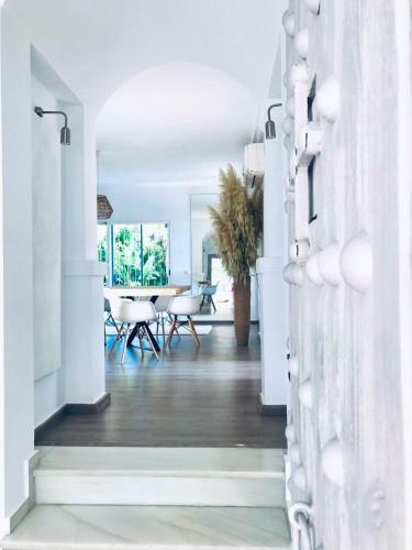 Luxury Beach Villa , Private Pool Do�a Bella