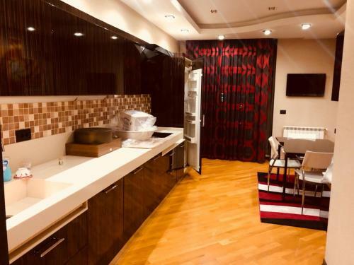Apartment Near Metro Nizami