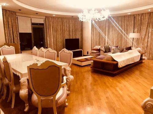 Apartment Near Metro Nizami