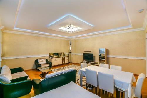 Apartment Near Metro Nizami