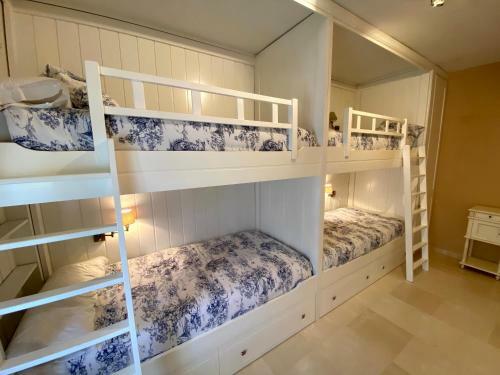 Beachfront Apartment Bahia De Marbella