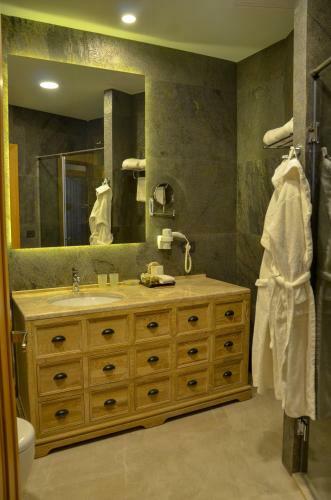 Shirvanshah Hotel