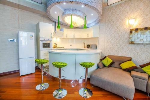 Deluxe Apartment On Tarqovu Centr