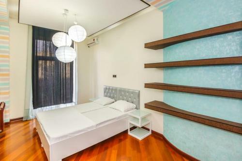 Deluxe Apartment On Tarqovu Centr