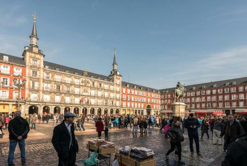 Living Plaza Mayor Apartment