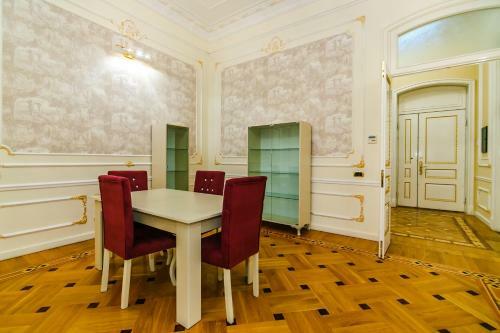 Hostal Apartment On V?p Mado