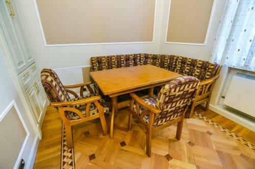Hostal Apartment On V?p Mado