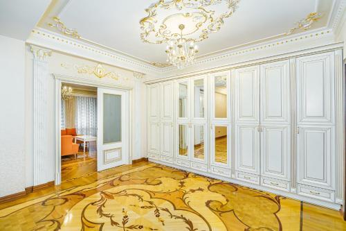 Apartment On Mandarin