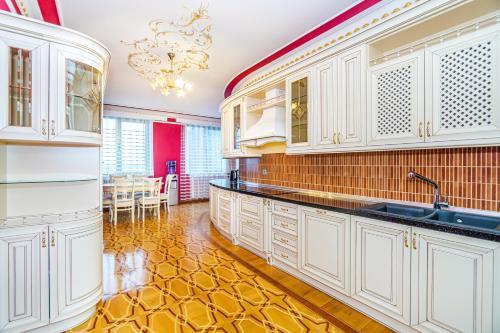 Apartment On Mandarin