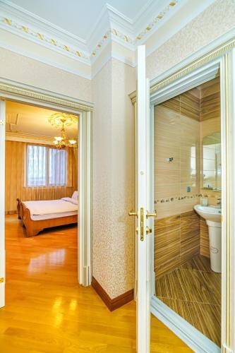 Apartment On Mandarin