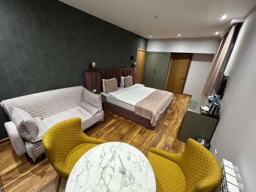 Ch Hotel
